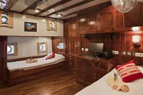 Indo Siren Boat - Twin Cabin 