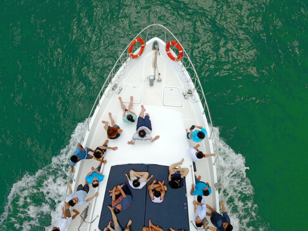 4-Hr Large 57Ft Yacht to Lazarus Island | Great For Teams & Parties!