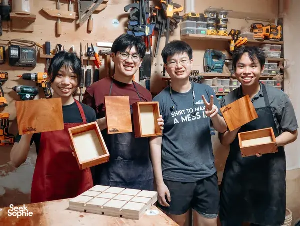 Pengalaman Berkarya Kayu Langsung Untuk Tim | Buat Kotak Kenang-Kenangan