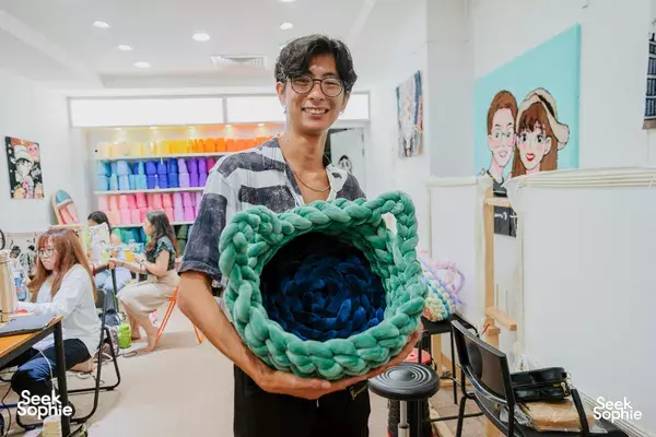 Big Chunky Yarn: Handknit Velvet Pet Bed