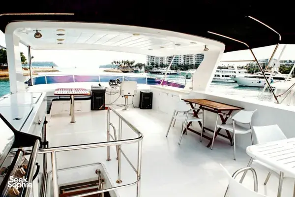 4-Hr Large 57Ft Yacht to Lazarus Island | Great For Teams & Parties!