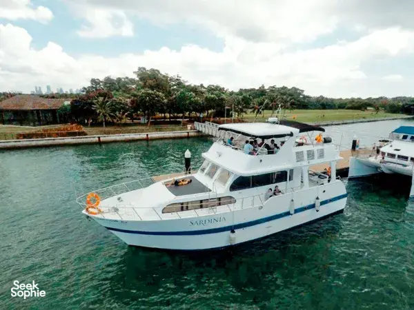 4-Hr Large 57Ft Yacht to Lazarus Island | Great For Teams & Parties!