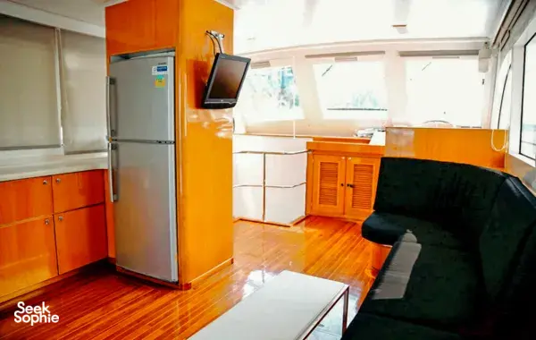 4-Hr Large 57Ft Yacht to Lazarus Island | Great For Teams & Parties!