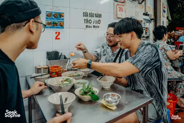 Hidden Alley Food Tour in Hanoi