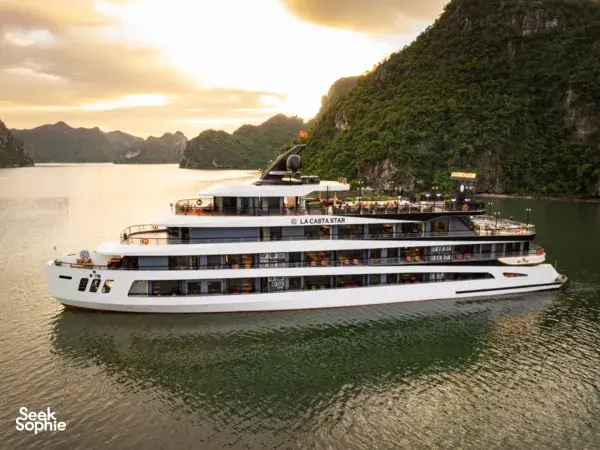 Off-beat luxury cruise on Lan Ha Bay