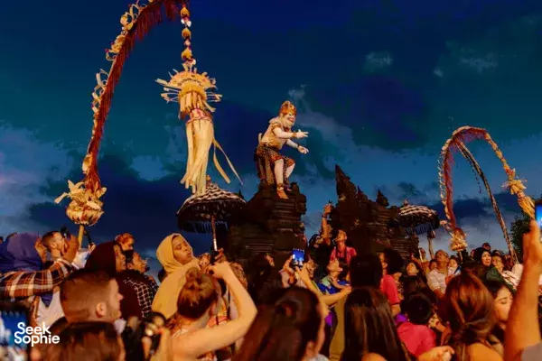 Private Uluwatu Sunset & Kecak Dance with Seafood Feast