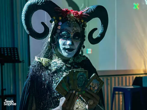 Pertunjukan Drag Terbaik di Canggu dengan Makan Malam + Dampak Sosial