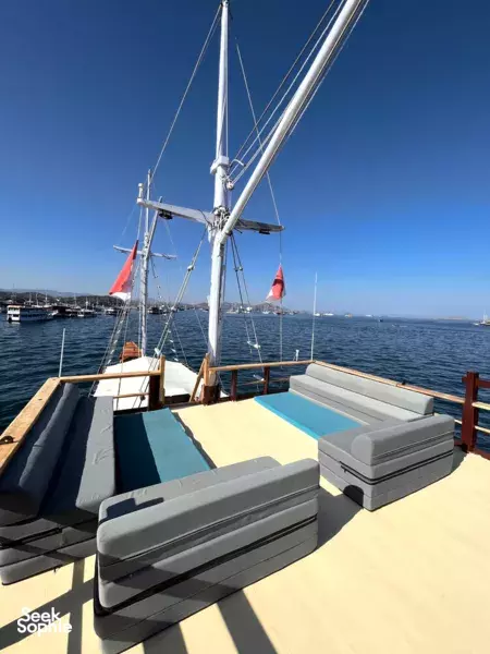 3D2N Private Komodo Cruise on A Deluxe Phinisi | 9 Stops, Customizable