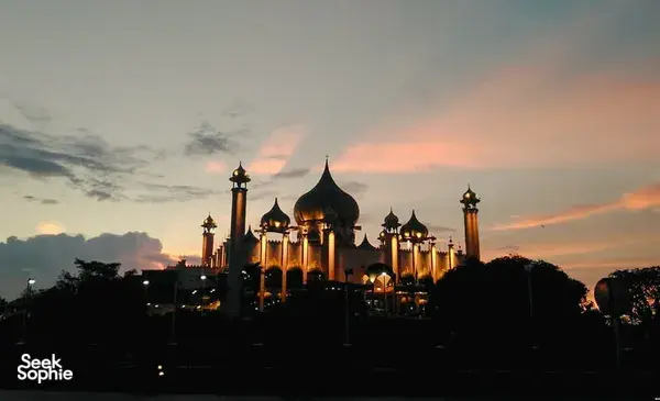 Kuching Bike Tour | Highlights, Boat Ride & Food