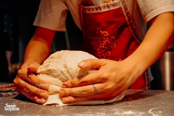 Warisan Kuliner Prancis di Hanoi: Kelas Membuat Bánh Mì & Meracik Kopi