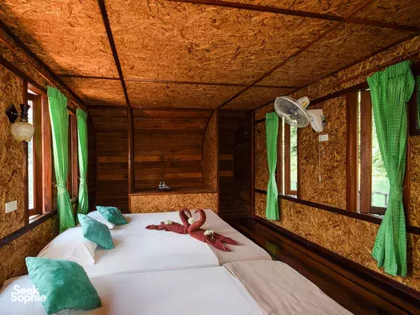 Capsule Floating Bungalow 
