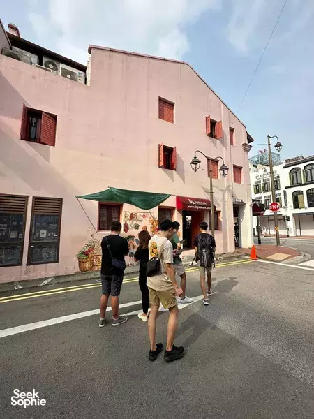 Instagrammable & Cultural Self-Guided Tour: Chinatown & The City