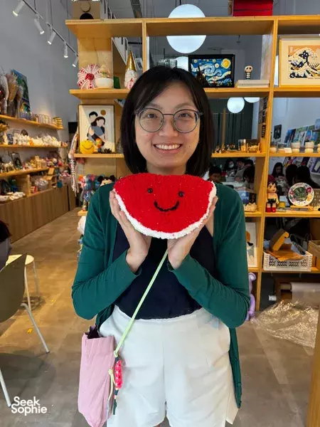 Buat Boneka Kaus Kakinya Sendiri (Usia 6+)