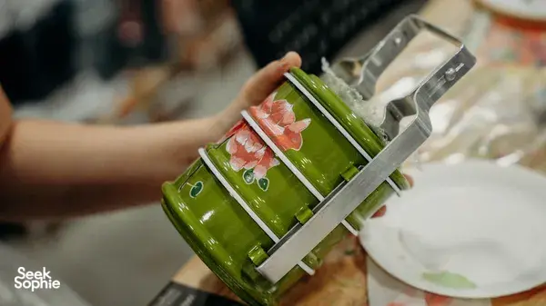 Seni Tingkat: Tradisi Orang Singapura