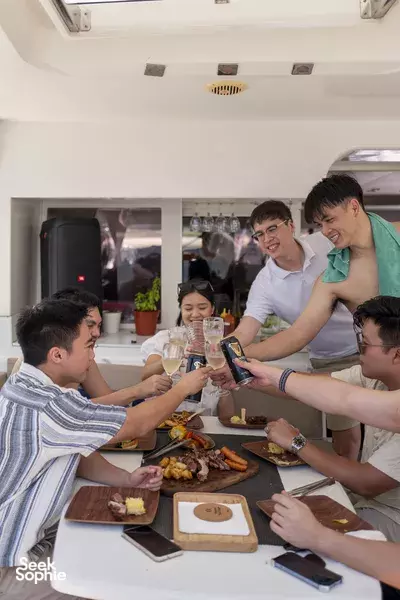 4-Hr Yacht Celebration Package with BBQ & Drinks