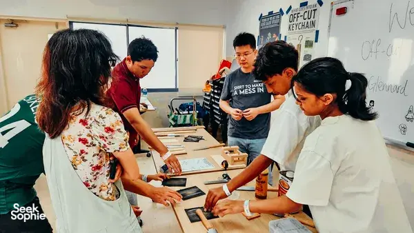 Pengalaman Berkarya Kayu Langsung Untuk Tim | Buat Kotak Kenang-Kenangan