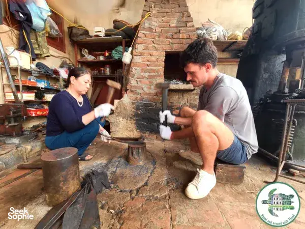 Tempa Pisau Sendiri di Desa Pandai Besi Bersejarah