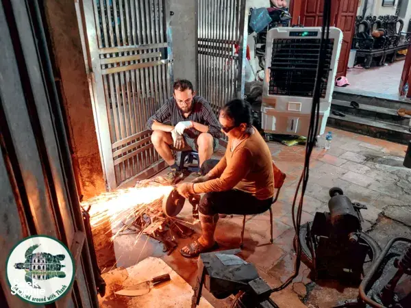 Tempa Pisau Sendiri di Desa Pandai Besi Bersejarah