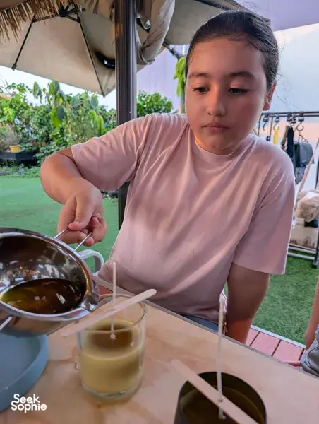 Buat Lilin Organik dari Lebah yang Diselamatkan di Tempat Rahasia di Atas Atap