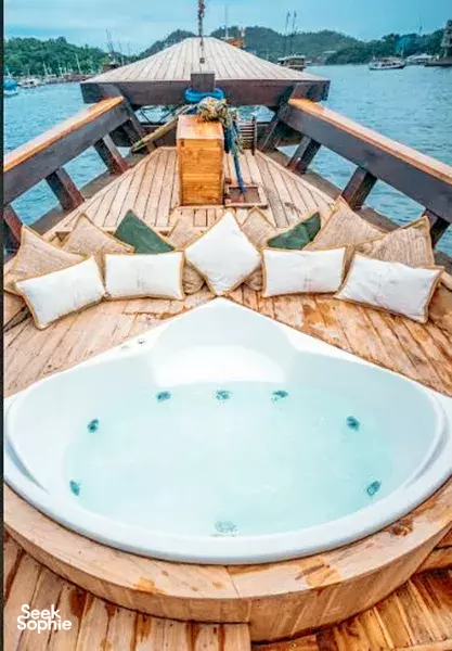 3D2N Komodo Cruise | Luxury Boat with Jacuzzi!