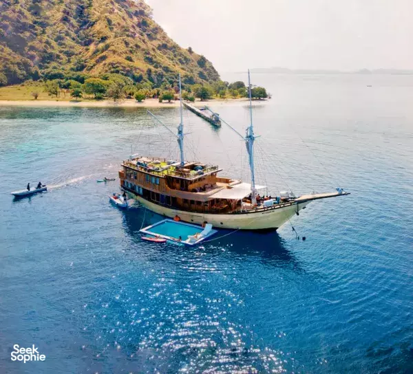 3D2N Komodo Phinisi | Rare Floating Seapool & SUP