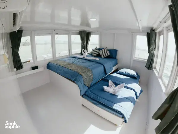 4D3N Great-Value Komodo Boat | Comfy Lounge Nets