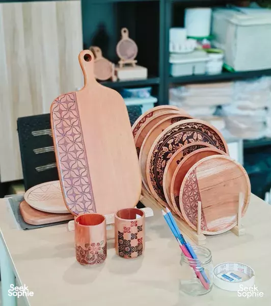 自己动手用巴蒂克艺术制作木制奶酪板