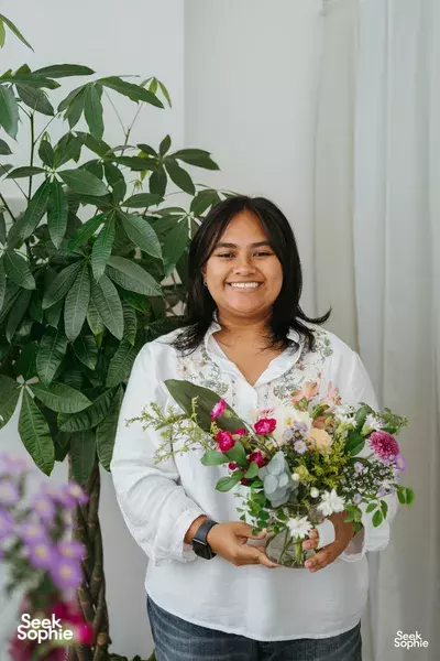 A Mindful Floral Arrangement Workshop in a Cosy Home