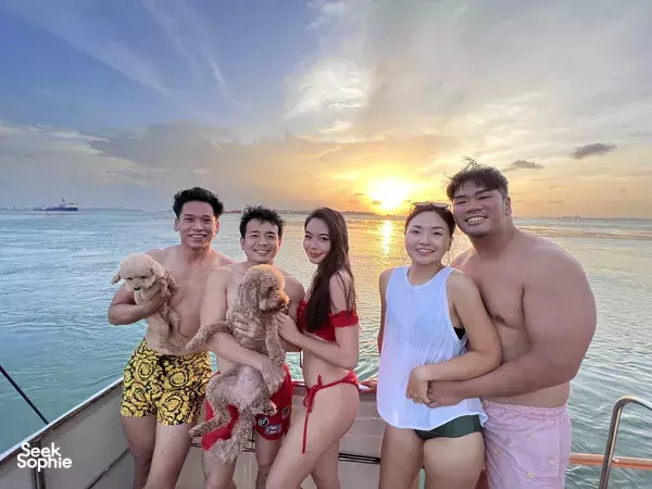 [SALE] 4-hr Spacious Yacht Charter 