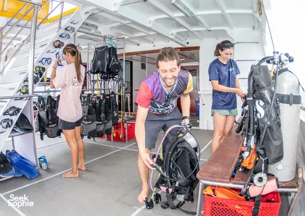 从考拉出发在Richelieu Rock进行2次趣味潜水 | 需要AOW证书