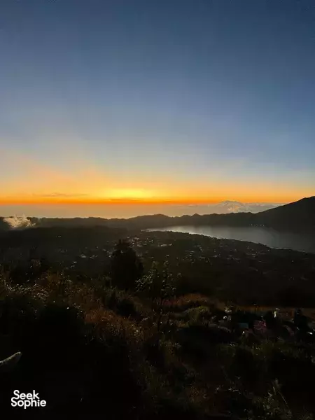 巴图尔山日出徒步 + 德格拉朗梯田