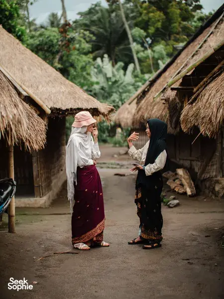 与当地妇女导游一起探索真实的隆坡克村落文化