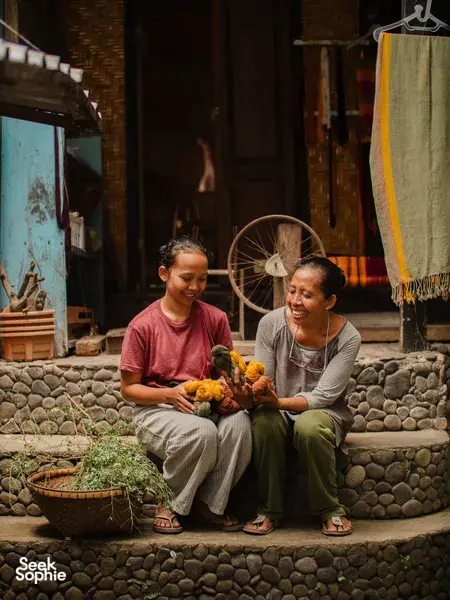 Discover Lombok's Oldest Mosque & Traditional Weaving with Woman Guide