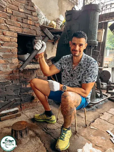 Tempa Pisau Sendiri di Desa Pandai Besi Bersejarah