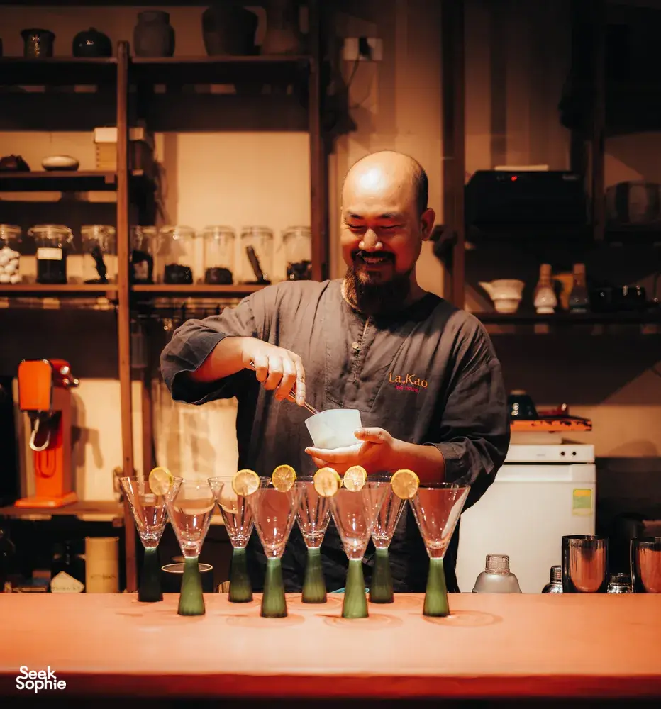 Hoi An Cocktail Tour in Hidden 200-Year-Old Spots