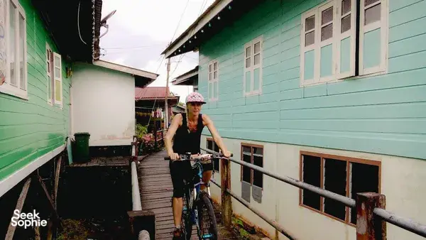 Kuching at Sunset | Cycling, Sampan & Dinner