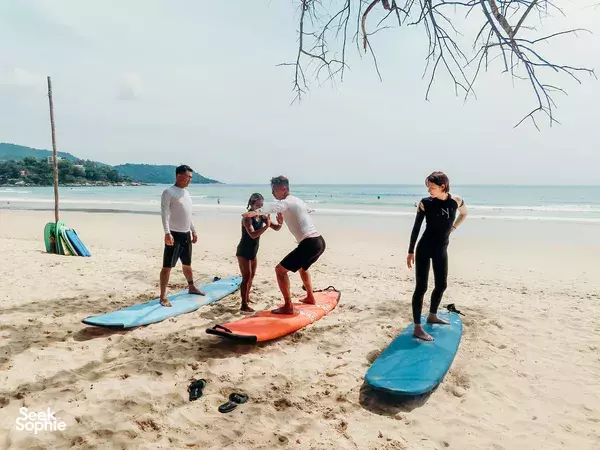 Luncur Ombak di Phuket