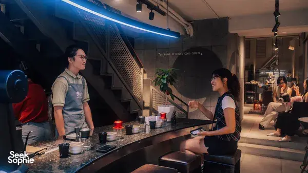 与塑造西贡咖啡文化的人一起烘焙咖啡