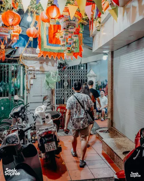 Hidden Alley Food Tour in Hanoi 
