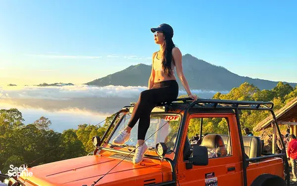 Watch Sunrise by 4WD Jeep with breakfast