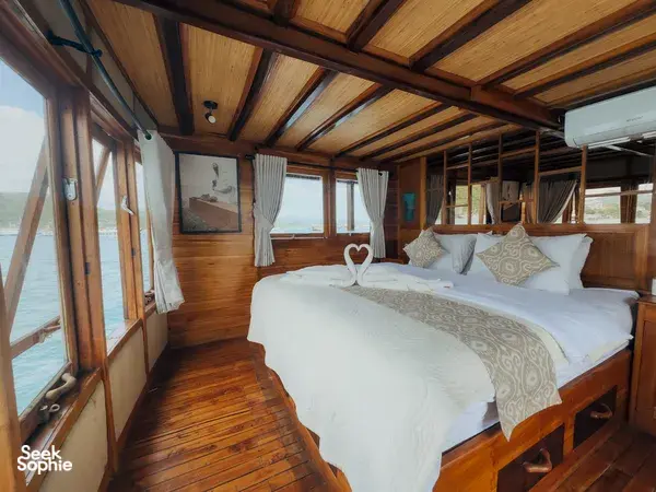 3D2N Private Komodo Phinisi | Paddle Board & Floats Included