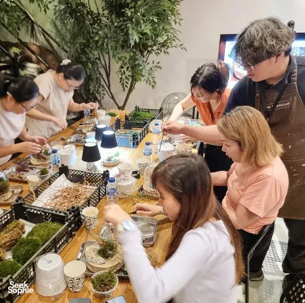 Turn a Miniature World Into a Glowing Desk Lamp