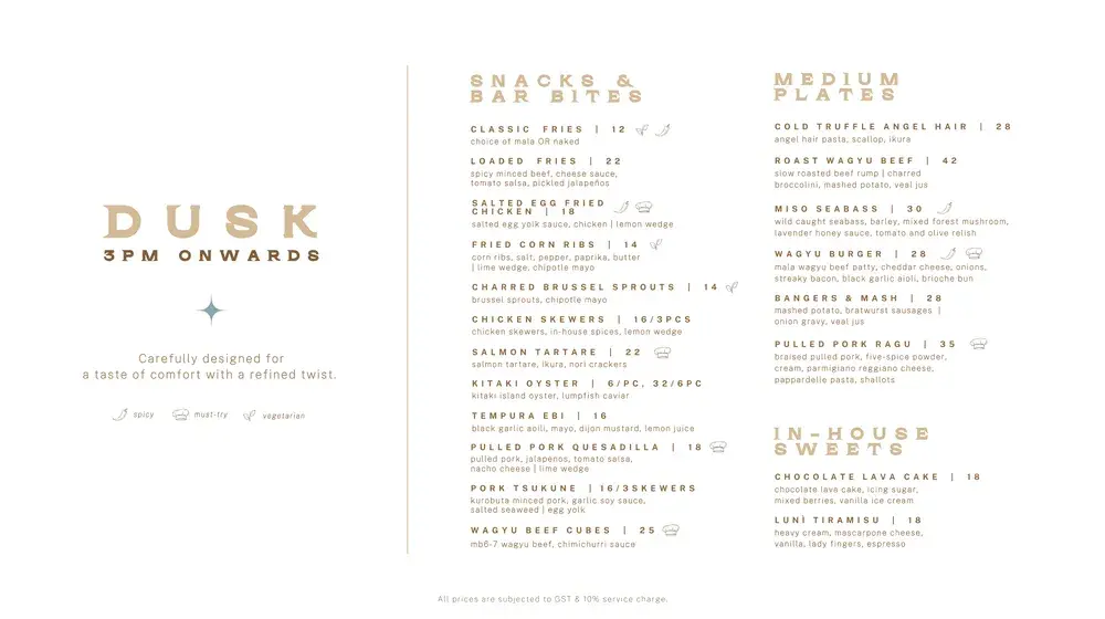 Menu bar koktail di Singapura yang menampilkan pilihan Dusk mulai pukul 3 sore untuk camilan dan bar bites, hidangan porsi sedang, serta manisan buatan sendiri