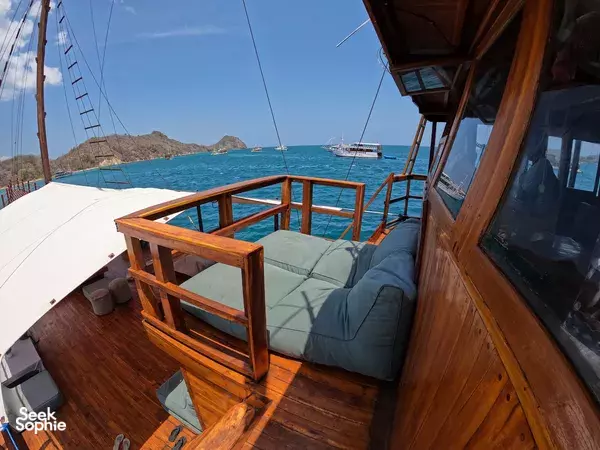 3D2N Private Komodo Phinisi | Paddle Board & Floats Included