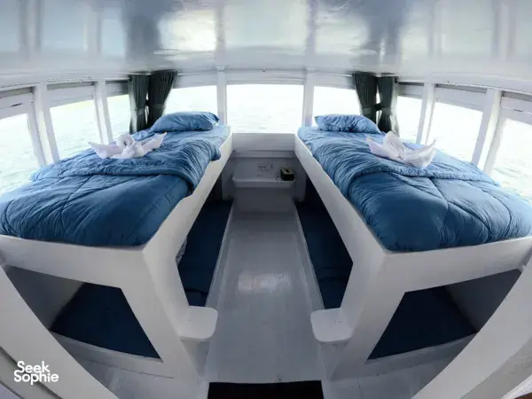 4D3N Great-Value Komodo Boat | Comfy Lounge Nets