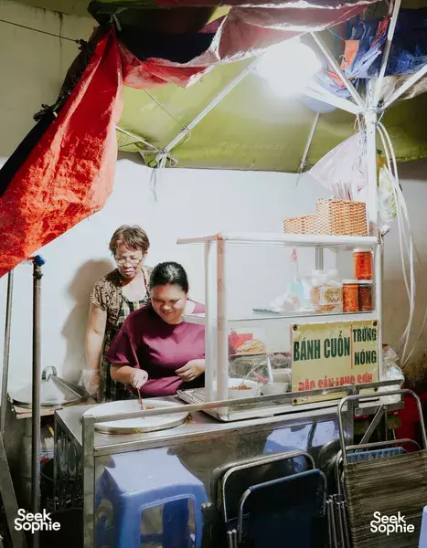 Street Food in Saigon’s Hidden Neighbourhoods (and a Little Cooking)