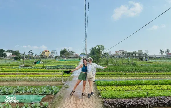 Berjalan-Jalan di Pedesaan Hoi An dengan Sepeda + Makanan Rumahan bersama Keluarga Lokal