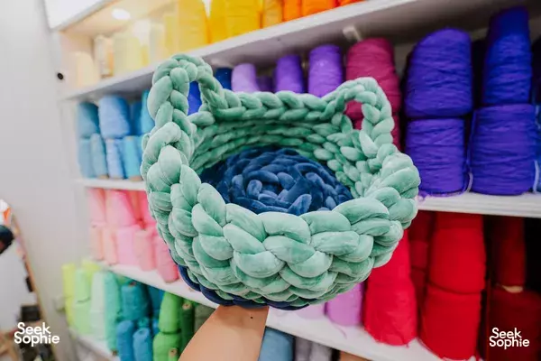 Big Chunky Yarn: Handknit Velvet Pet Bed