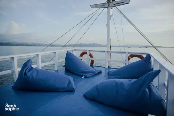 4D3N Great-Value Komodo Boat | Comfy Lounge Nets