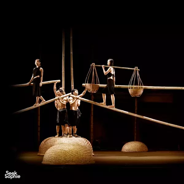 Malam di Sirkus Bambu